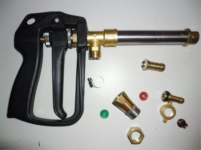 Spray gun with its accessories.