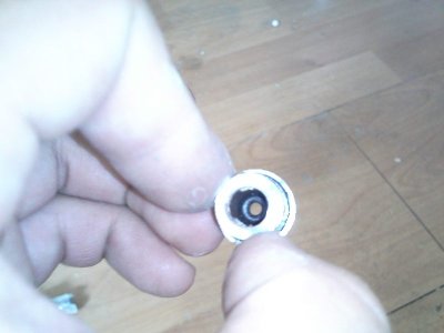 This is the end cap, it has a o´ring to seal the valve stem, you can remove the o-ring and drill a bleed hole if you want semi or full auto (I´m trying that)