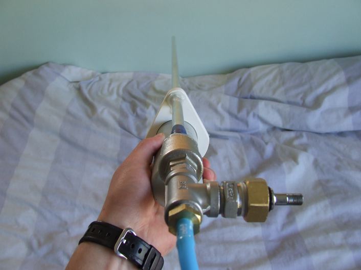 Shot along the barrel. Quite easy to hold I reckon.