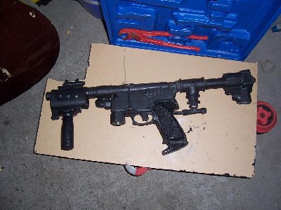 40 bar strafer-ultimate Inline style.All metal, ready to run off of unregged CO2.Laser sight, beretta grip.Nozzle threaded to accept silencer.